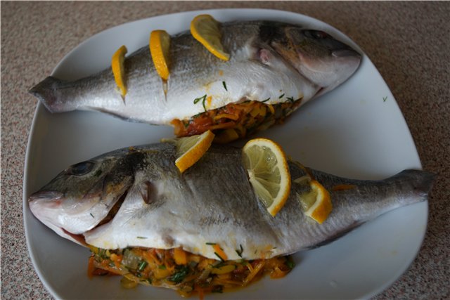 Dorada stuffed with vegetables