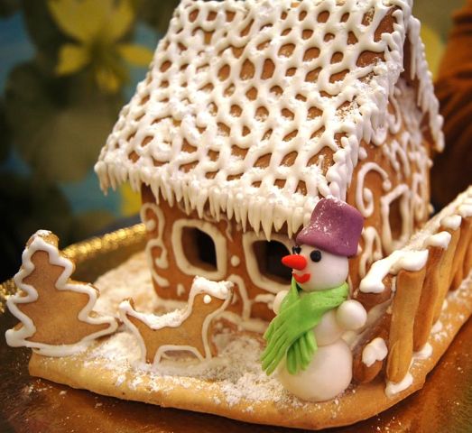 Gingerbread house (how to assemble and decorate)