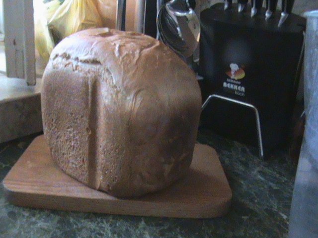 White table bread with apple (bread maker)