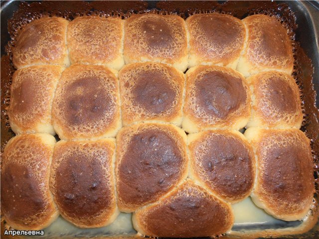 Buchteln buns (Buchtel) con ripieno di crema