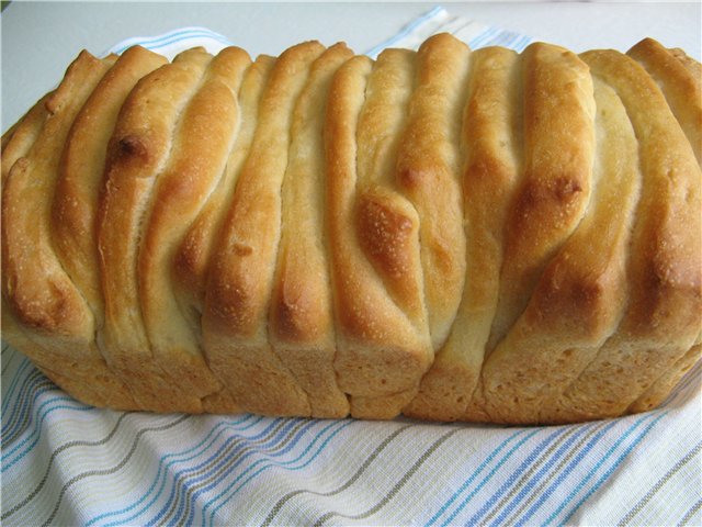 Italiaans brood Pane al latte Fisarmonica in de oven