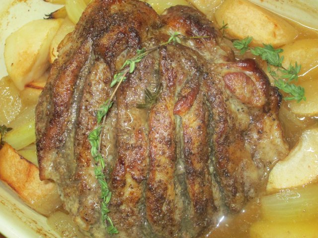 Juicy pork with apples