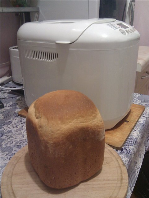 Senape e pane al latte in una macchina per il pane