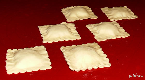 Dumplings and dumplings mold