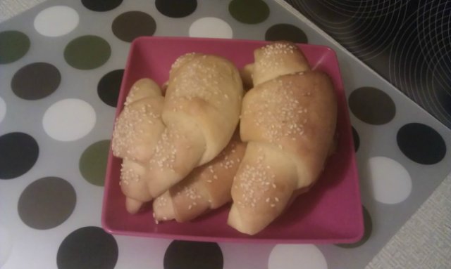 Garlic bagels with sesame seeds