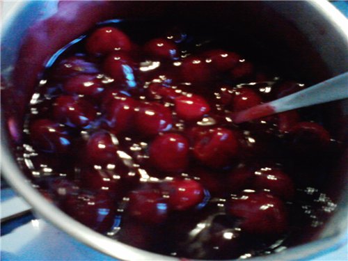 Mag-atas na cherry cake