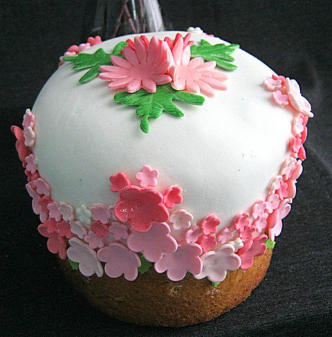 Examples of decorating Easter cakes and Easter