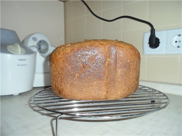 Pane alla crema di segale in una macchina per il pane