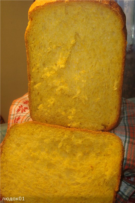 Pane alle carote in una macchina per il pane