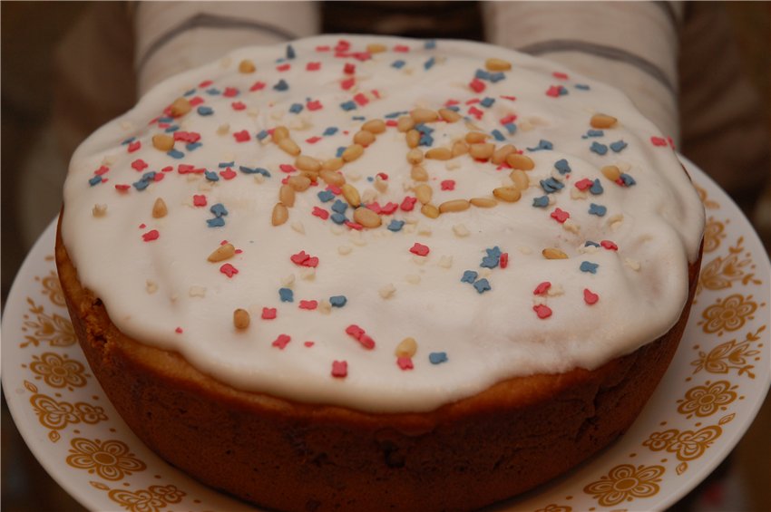 Easter cake in a slow cooker