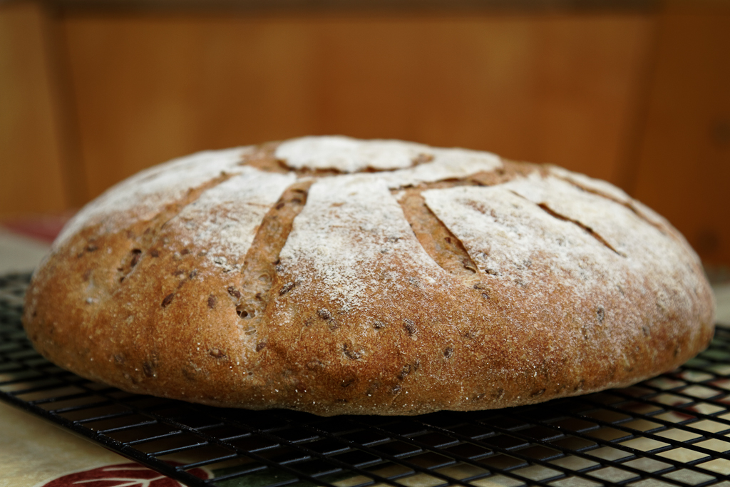 Spelled bread with flaxseed