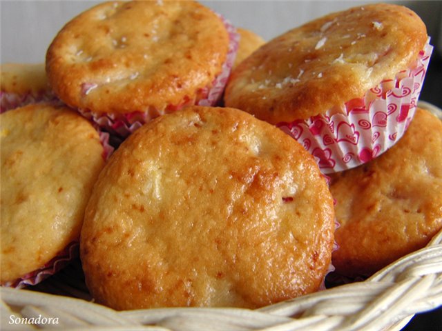 Muffin kókuszdióval és bogyókkal