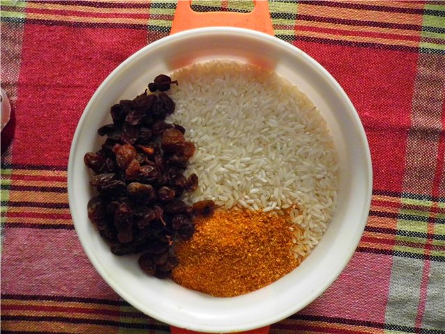 La receta para cocinar pilaf en una olla de cocción lenta Delfa DEB-FC58