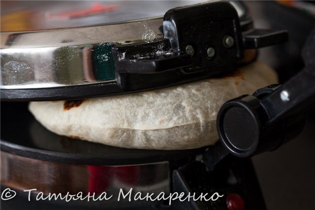 Tortilla Maker o macchina per tortilla. Chapatit o macchina per la focaccia