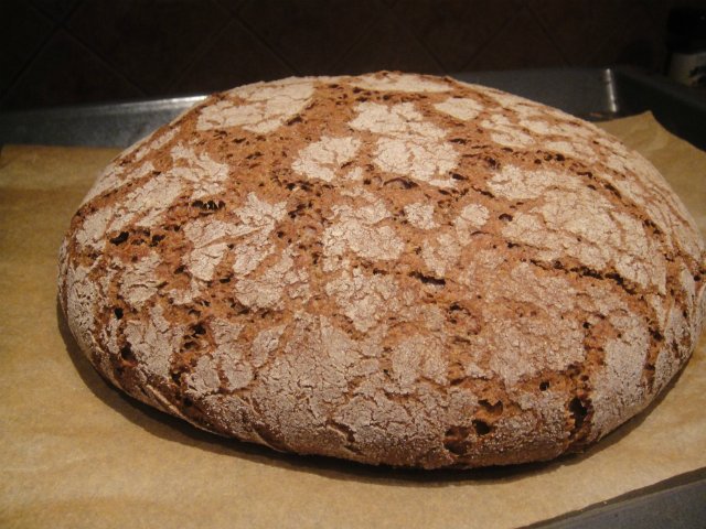 Homemade rye-wheat bread with sourdough (oven)