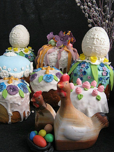 Examples of decorating Easter cakes and Easter