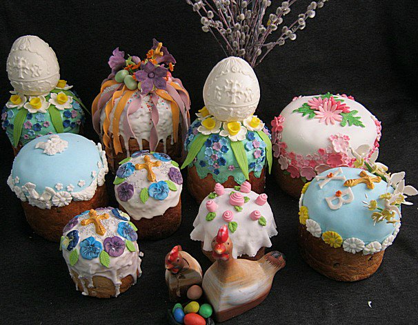 Examples of decorating Easter cakes and Easter