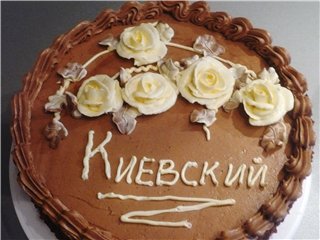 Kijevi torta kesudióval