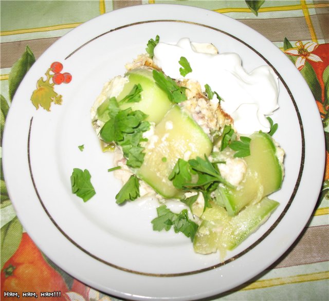 Courgettebroodjes met gehakt en saus