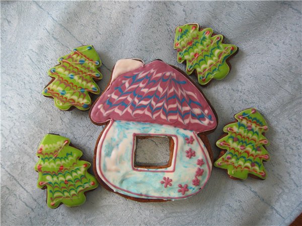 We decorate gingerbread cookies, cookies