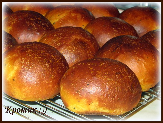 Pumpkin buns with garlic and basil