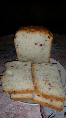 Panasonic SD-2501. Pan de trigo con queso, chorizo ​​ahumado y salvado de Epifanía