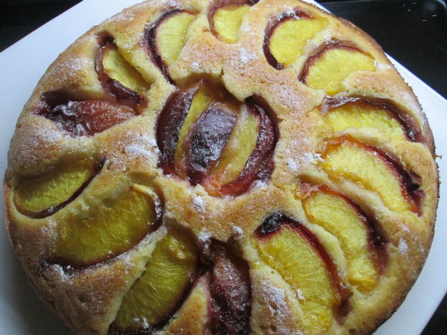 Torta di pesche noci