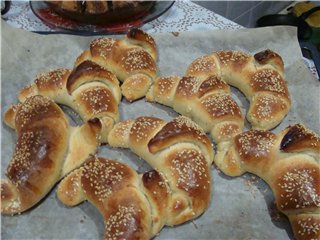 Garlic bagels with sesame seeds