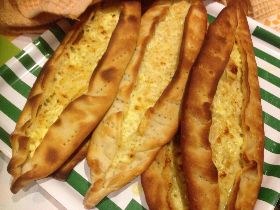 Truites turques amb farcits (Pide)