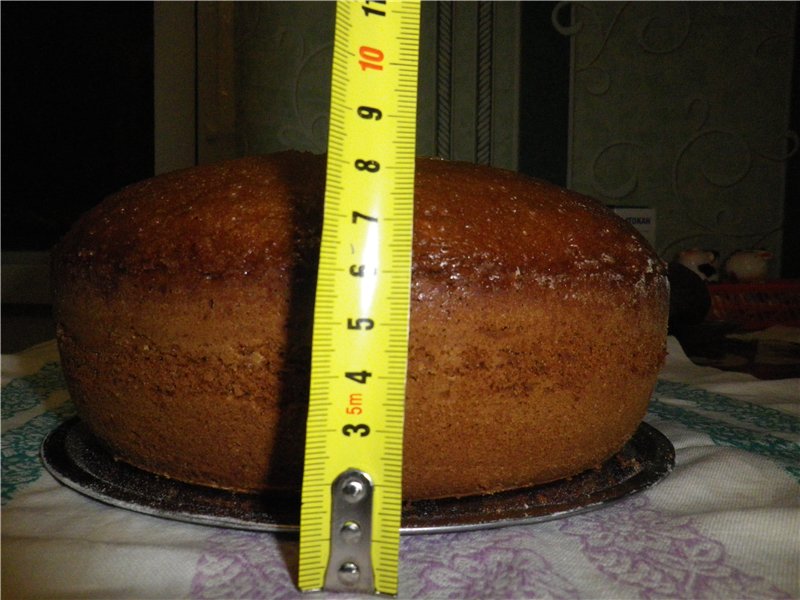 Torta al miele in una pentola a cottura lenta