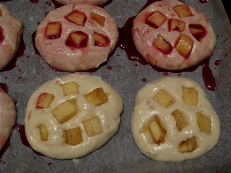 Sour cream cakes with apple