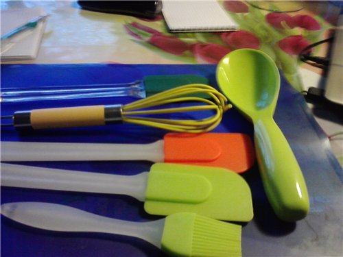 Silicone items (molds, rugs, tassels, gloves, etc.)