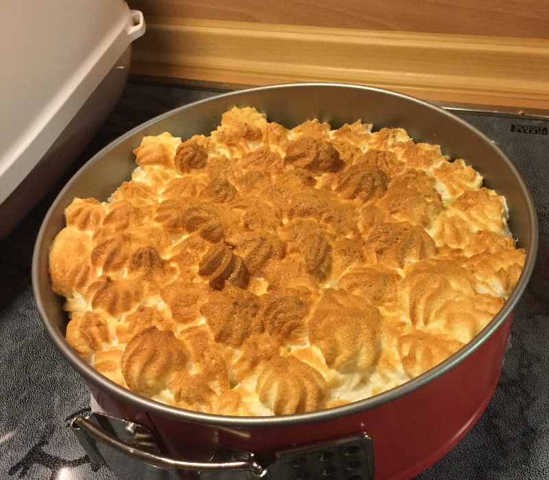 Appelkaastaart (kezekuhen) met meringue