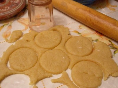 Gjær shortbread cookies ved nyttår (dekorere med barna)