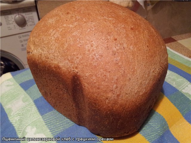 Pane integrale con noci (macchina per il pane)