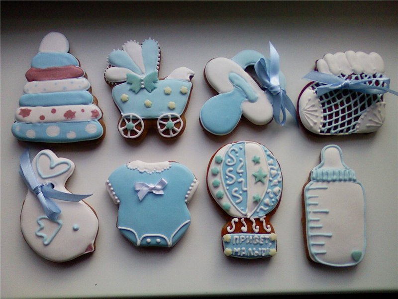 We decorate gingerbread cookies, cookies