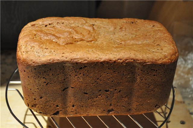 Pane di segale con ricotta e fiocchi di patate (macchina per il pane)