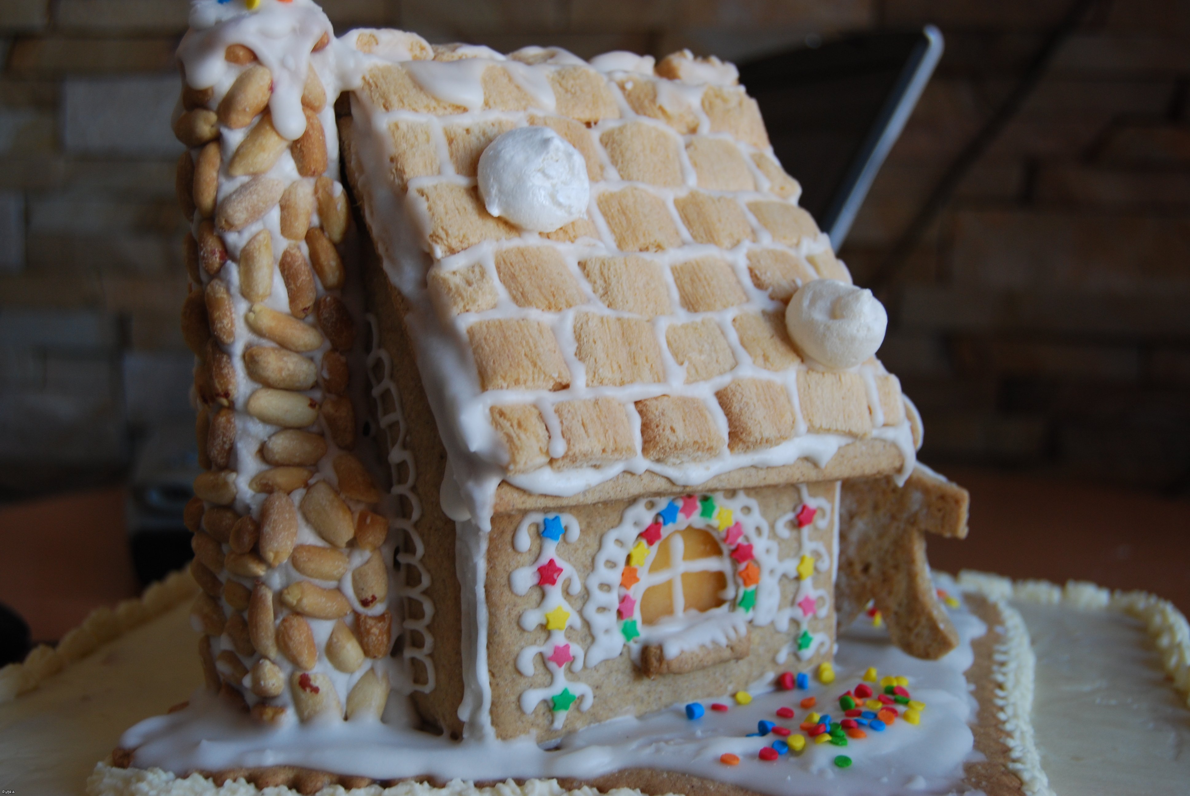 Gingerbread house (how to assemble and decorate)