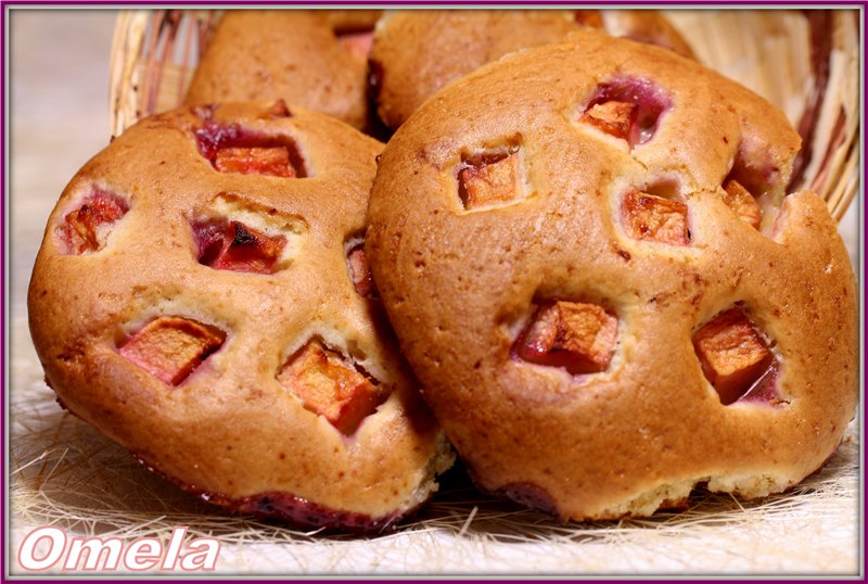 Sour cream cakes with apple