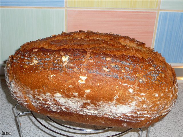 Pan di Spagna alla contadina in una macchina per il pane