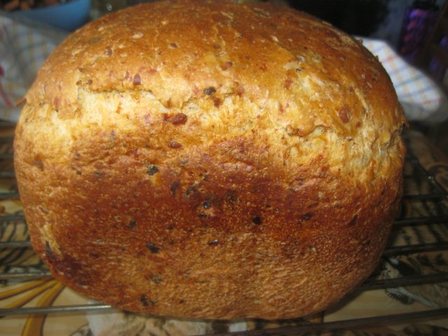 Pane con formaggio e salsiccia 50:50