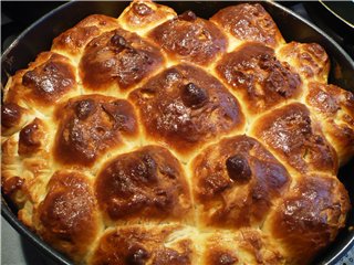 Porzione di torta con mele (cavolo, carne, ecc.)