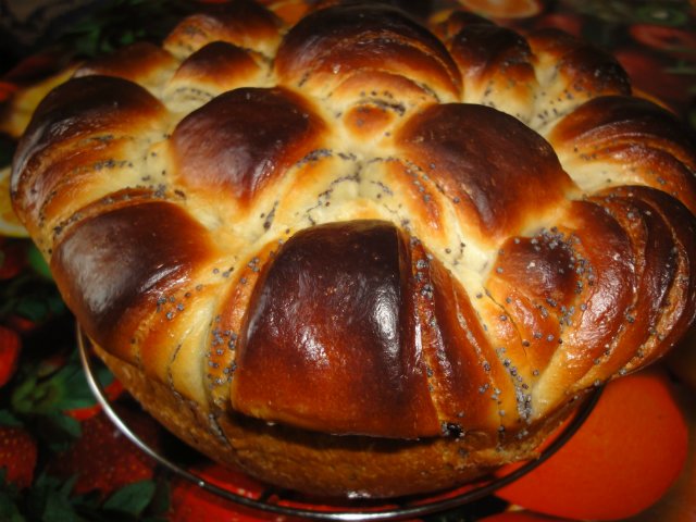 The dough is very soft (and bread for a bread machine) on Tang Zhong