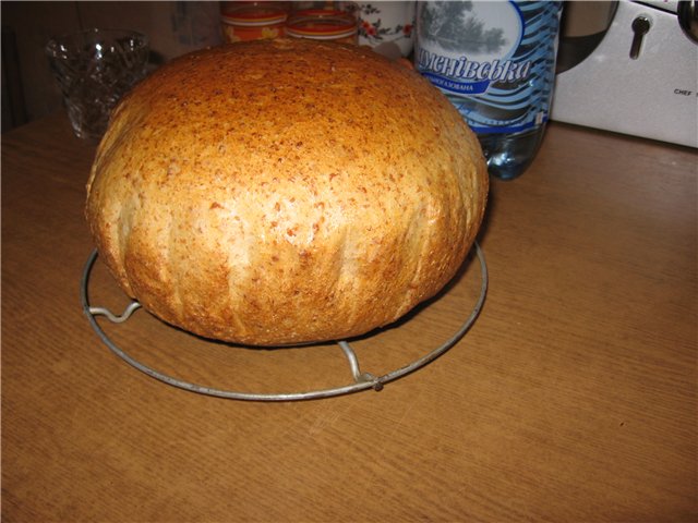 Pane a lievitazione naturale con chicchi di grano disperso (al forno)