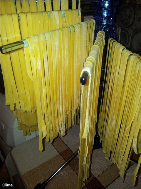 Tagliatelle fatte in casa, ravioli e tutto il necessario per prepararli