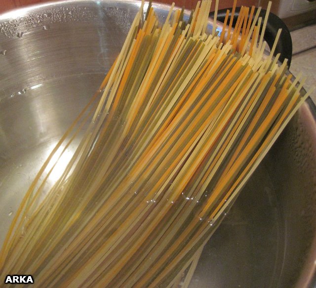 Pasta con pomodori secchi e pesto