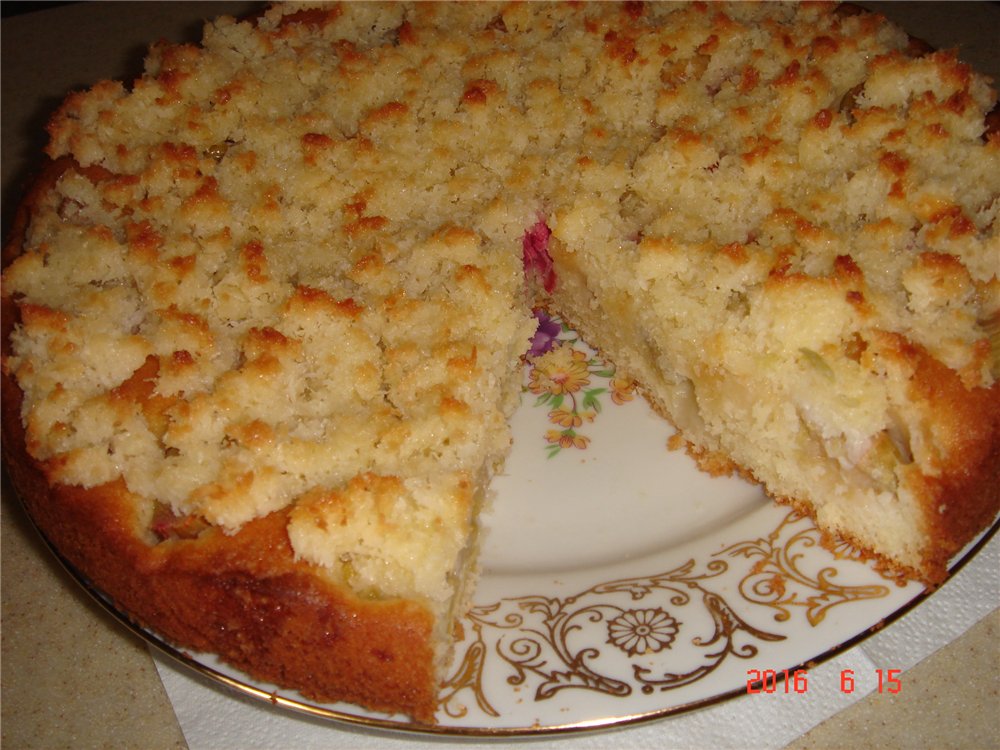 Pastel de ruibarbo con glaseado de coco