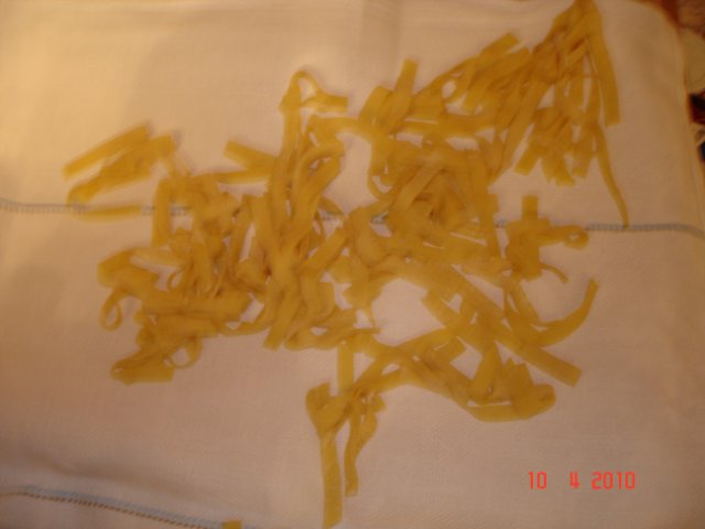 Tagliatelle fatte in casa, ravioli e tutto il necessario per prepararli