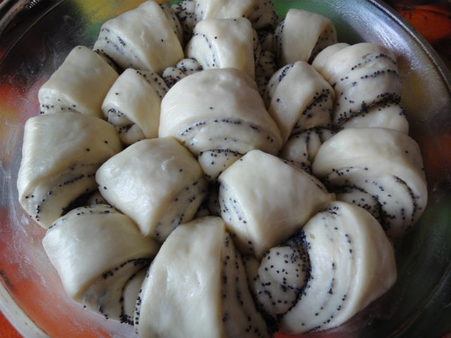 The dough is very soft (and bread for a bread machine) on Tang Zhong