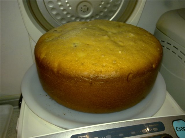 Easter cake in a slow cooker